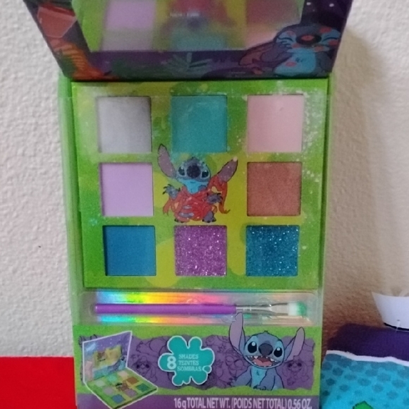 NWT Disney Stitch Shadow Pallet With Mirror+ Blue and Green Stitch Socks - Picture 4 of 13